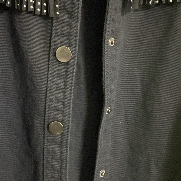 New! NWOT Casual Frayed Black Denim Jacket Studded Fringe - Picture 6 of 10